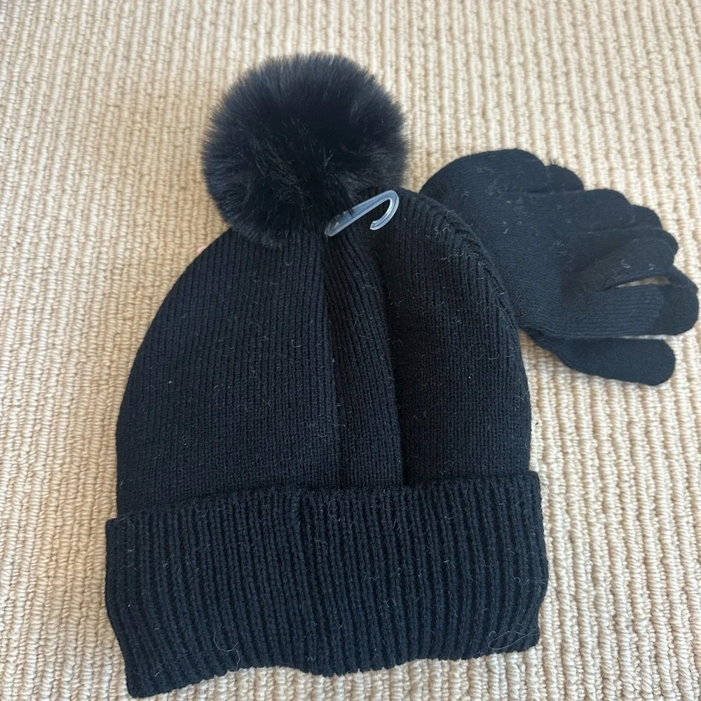 New kids Juicy Couture Black Beanie and Gloves Set 🍒